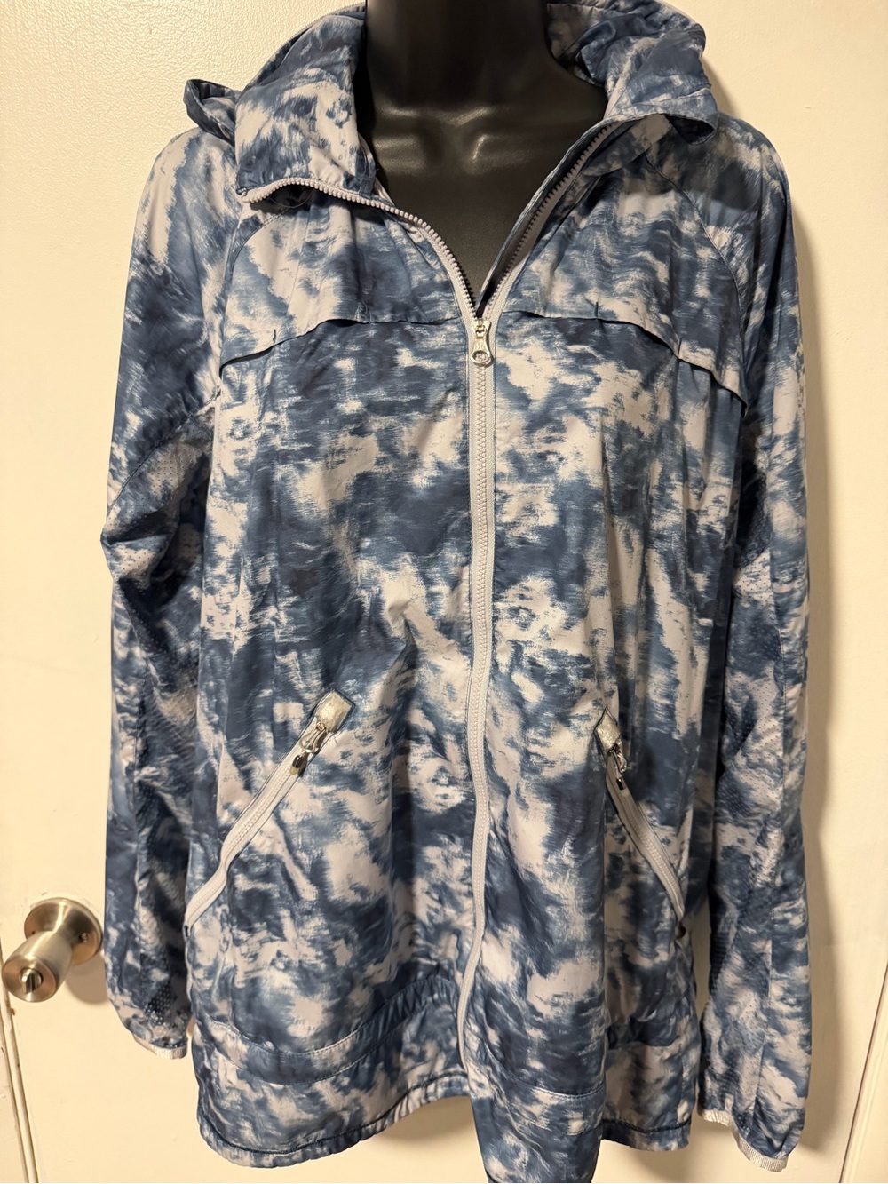 Lululemon Blue Tie-Dye Hooded Windbreaker Jacket size 8